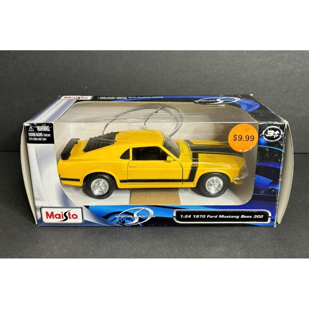 Maisto 1970 Ford Mustang Boss 302 Diecast Car Yellow 1/24 Scale #31900 with Box